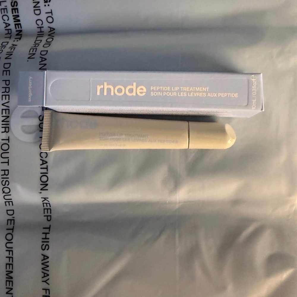 Rhode Exclusive Lip Treatment in “Sugarberry” 10 mL